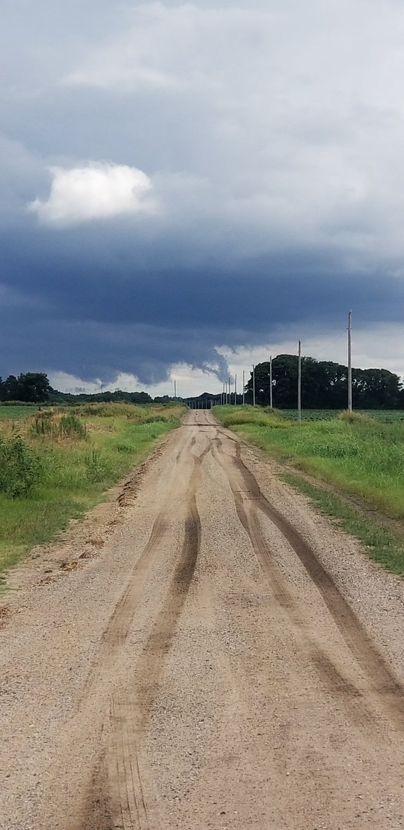 61sbs's tweet photo. My view rn.....#getoutside #explore #clouds #stormscoming #backroadrunning #geocaching @GoGeocaching @Geocachetalk https://t.co/9BhtEH3ddx