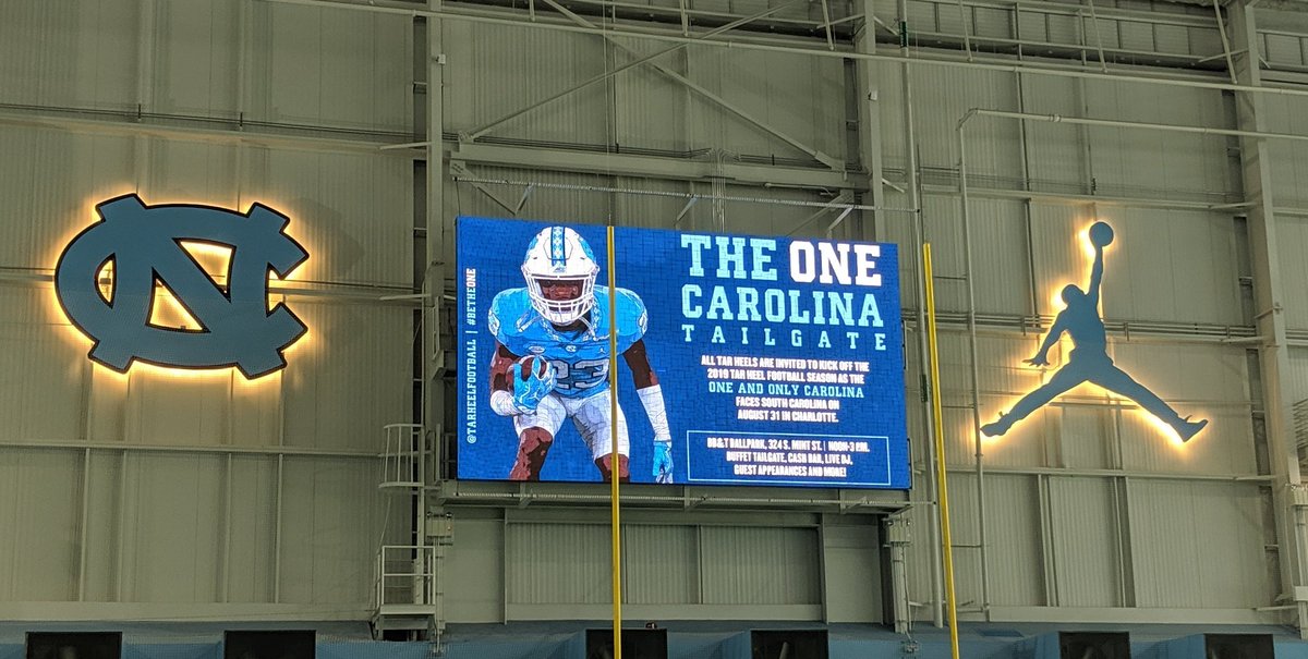 sibrivlsprts's tweet photo. Ran into guest list alum @jonmalexander at the @TarHeelFootball Family Day! Work and play. #GDTBATH #siblingrivalrysports @clbrownhoops https://t.co/jYmbZeYPes
