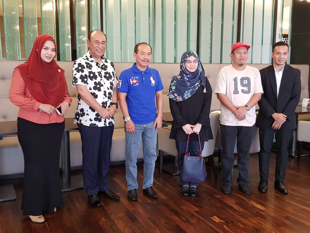 IsmailBakar60's tweet photo. Wawancara khas bersama Kerajaan Negeri Melaka untuk mempromosikan Kempen Kesedaran Kebersihan dengan semua rakyat Negeri Melaka. 

Sesungguhnya kebersihan juga adalah sebahagian daripada iman dan semoga kita menyedari akan manfaatnya. 

#inirumahkita #ksn #drismailbakar https://t.co/fYWkVFljc3