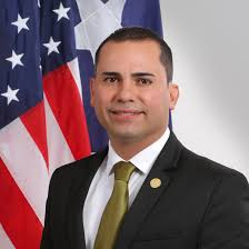 barricada_azul1's tweet photo. Solicitamos encarecidamente a estos SENADORES por Carolina y Mayaguez los que nos parece imposible.
El Lunes deben CONFIRMAR CON SU VOTO al Gobernador @PRPierluisi Ellos son el bloque más fuerte que tiene @trschatz51 

Sus CONSTITUYENTES van estar pendientes de su voto.! https://t.co/B1ENEy77lI