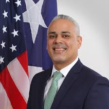 barricada_azul1's tweet photo. Solicitamos encarecidamente a estos SENADORES por Carolina y Mayaguez los que nos parece imposible.
El Lunes deben CONFIRMAR CON SU VOTO al Gobernador @PRPierluisi Ellos son el bloque más fuerte que tiene @trschatz51 

Sus CONSTITUYENTES van estar pendientes de su voto.! https://t.co/B1ENEy77lI