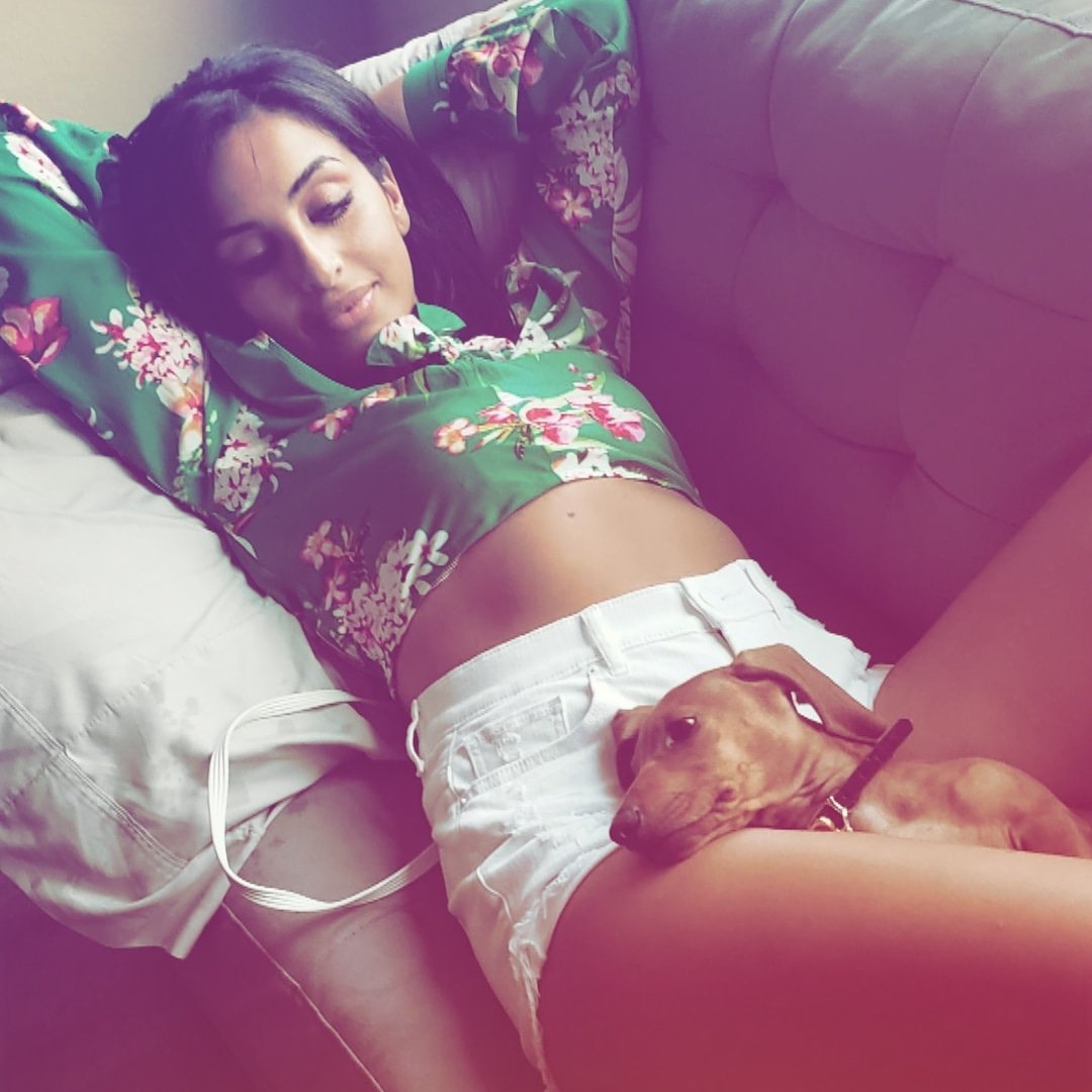 nincipopRockSta's tweet image. #justawoman living in America legally I was born in Saudi Arabia my father had to escape the war in the middle east #blessed to have a smart father who knew the importance of doing things the right way. It was not easy but he did it brought me and my 3 siblings #doitright #Legal