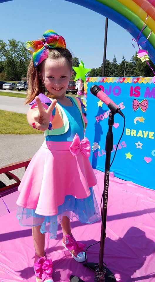 TheFuzzStudio's tweet image. Trinity got 1st place kiddie float in the Pierceton Parade! She was Jojo Siwa as her hero! Thanks to Billie Metzger Hook, Doug Hook, Kendyl R. Hook, Brayton Hook and Brice Holley for all the help! Love you and so glad we have such a great family! facebook.com/1139492901/pos…