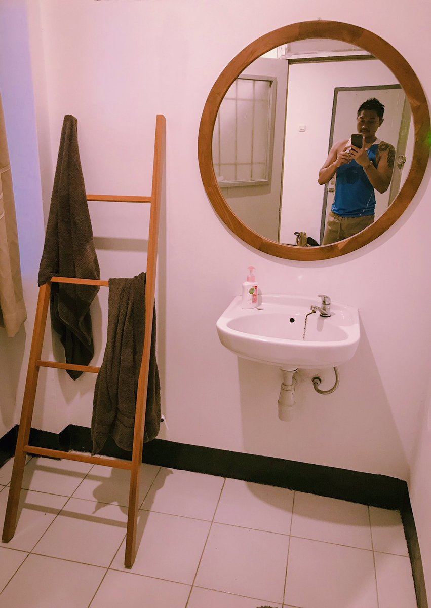 Kalian mau jalan2 ke Banyuwangi? Mau ke Kawah Ijen, Baluran National Park.
Nah kalian bisa nih nginepnya di Terimakasih Guest House. Konsepnya lucu, dan harganya murah buangett, cuma Rp.175 ribu utk Deluxe. Yg standar Rp.150 ribu. Cocok bgt buat Backpacker.
🤗🤗🙏🏽🙏🏽