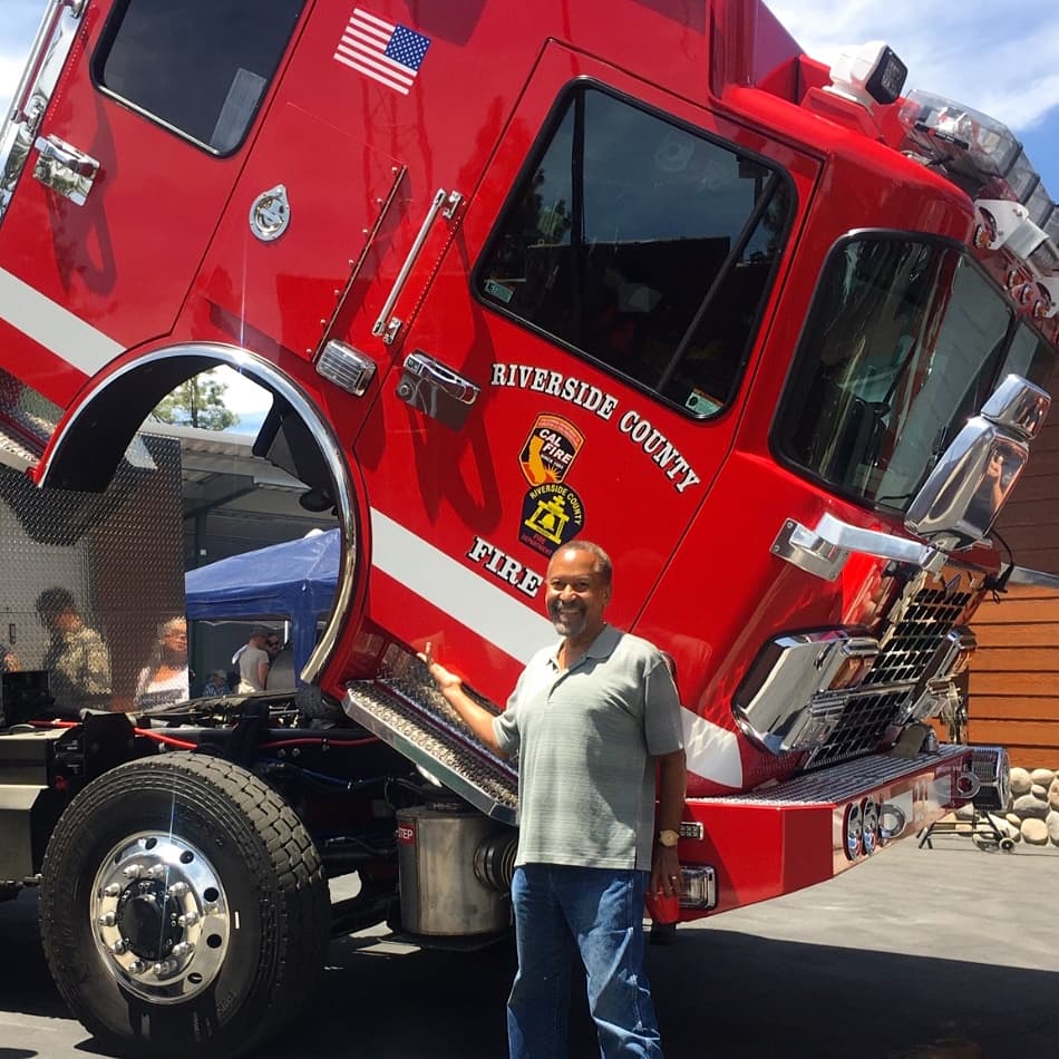 SupWashington's tweet photo. Today, Sup. Washington visited Pine Cove for the CSA 38 Open House / BBQ! While there, he had a chance to see the fire equipment purchased by CSA 38 and @CALFIRERRU for Fire Station 23 in Pine Cove!
#PineCove #CSA38 #CalFireRiverside #ThrivingThird #PublicSafety #FirstResponders https://t.co/TG6LGdI13h