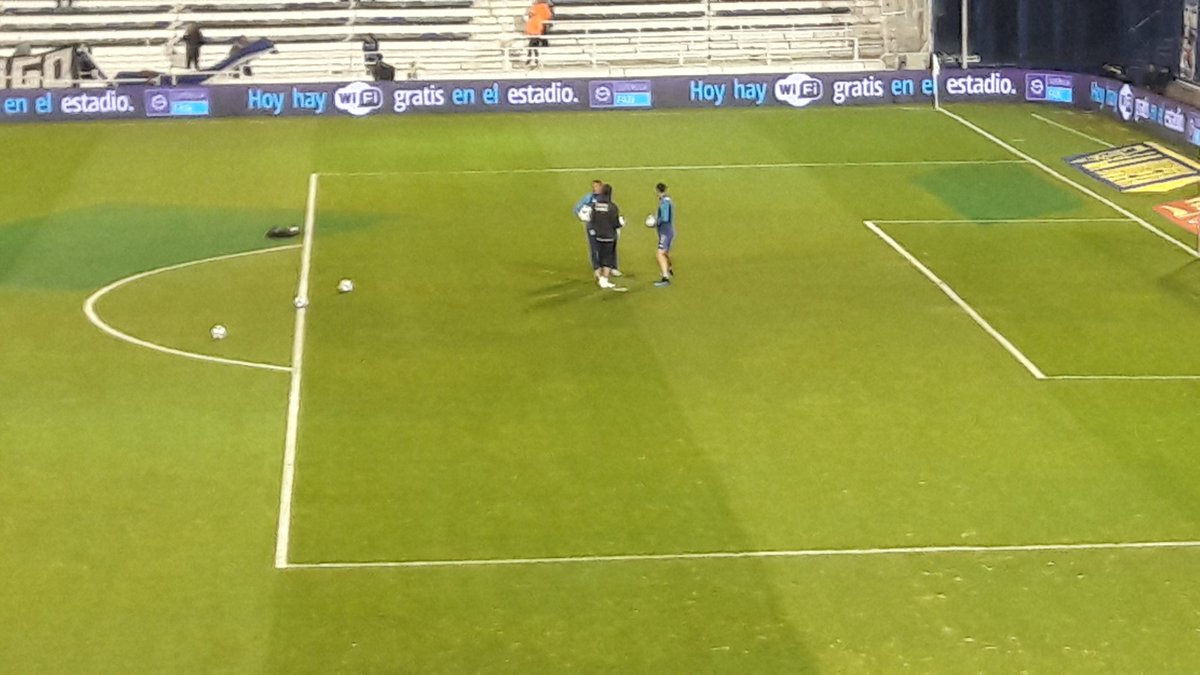 marcegmartinez's tweet photo. Ya estamos ubicados en la cabina N°5 del #Amalfitani para vivir #VelezSarsfield #Racing con el equipo de @EspeRacinguista por @racing24ok y #AM970 #RadioGenesis https://t.co/tHlbXyZKx1