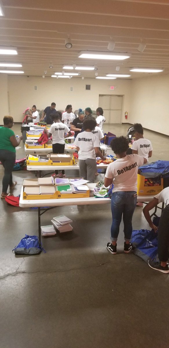 KennyBo80506842's tweet photo. Teaching young ladies from Laced with Grace the importance of doing your part in the community #DoYApart #ittakesavillage https://t.co/WLFw5qYXAe