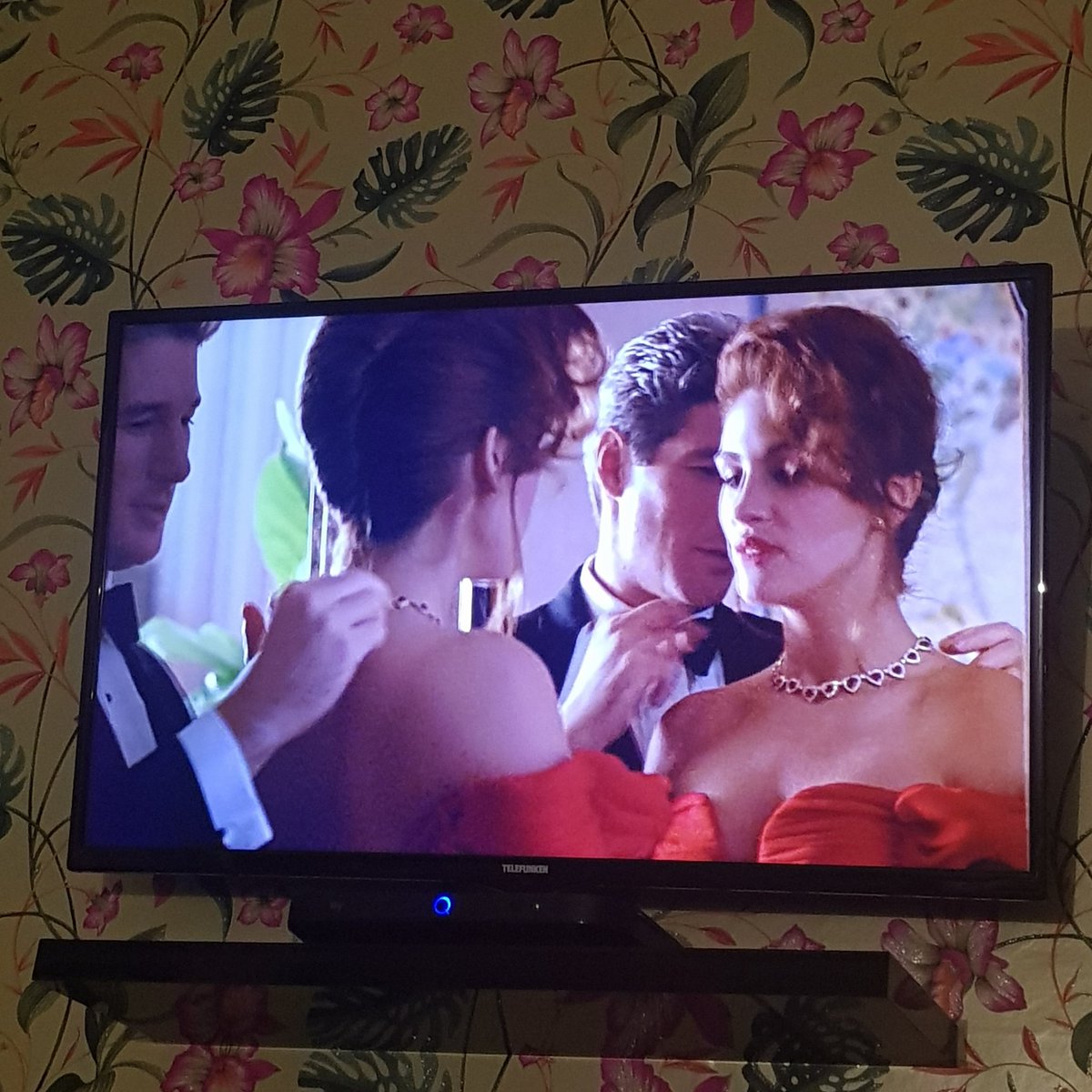 BradwellClaire's tweet photo. A Saturday night in cuddling on the settee watching a classic #perfection #love #life #happy #happygirl #classic #11yearsandstillgoingstrong #saturdaynightin #perfectioninlife #wonthejackpot https://t.co/0dSZIaAsJh