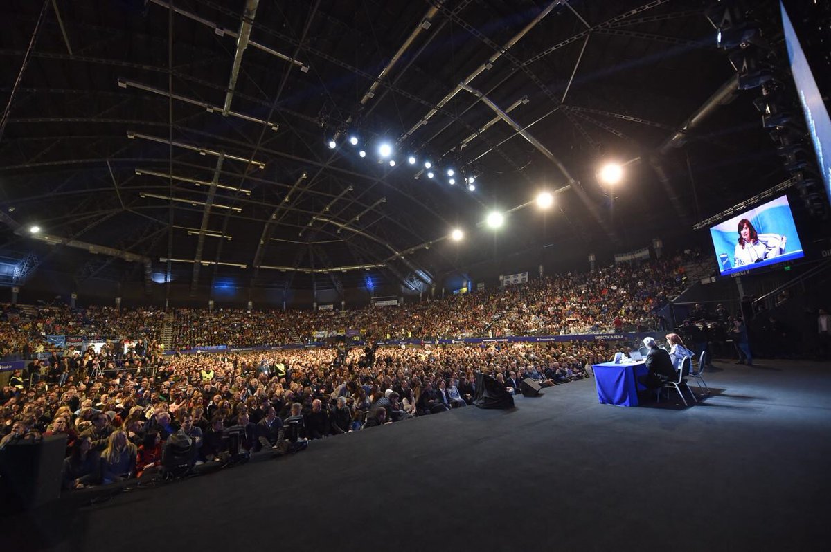 CFKArgentina's tweet photo. Y creo entonces que todos y todas vamos a tener que poner un gran esfuerzo para superar estos intentos tan terribles de enfrentamientos, de divisiones de la sociedad, del pueblo argentino, porque van a venir tiempos difíciles. https://t.co/sujhkiIioU