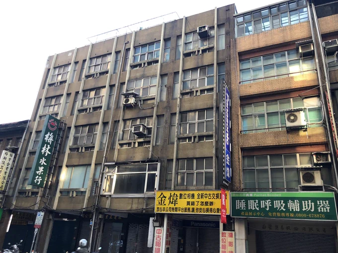 早朝の台北をぼっち散策中。テクスチャが強い。 