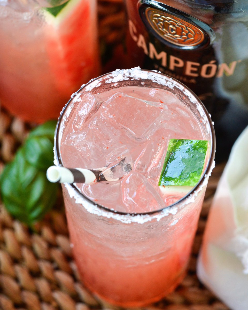 Preservtndistil's tweet photo. #nationalwatermelonday🍉 calls for a refreshing margarita! Basil, watermelon and tequila... YES PLEASE! Check out our Facebook and Instagram accounts for the full recipe. https://t.co/mkTXmhyMsd