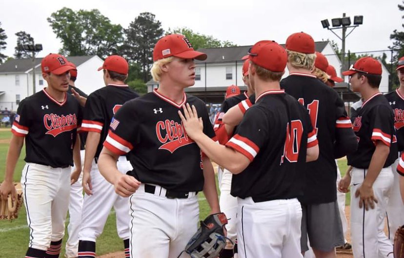 Aaroncombs03's tweet photo. If you don’t show up to every game with this intensity... why even show up? https://t.co/alxbfXxNhx