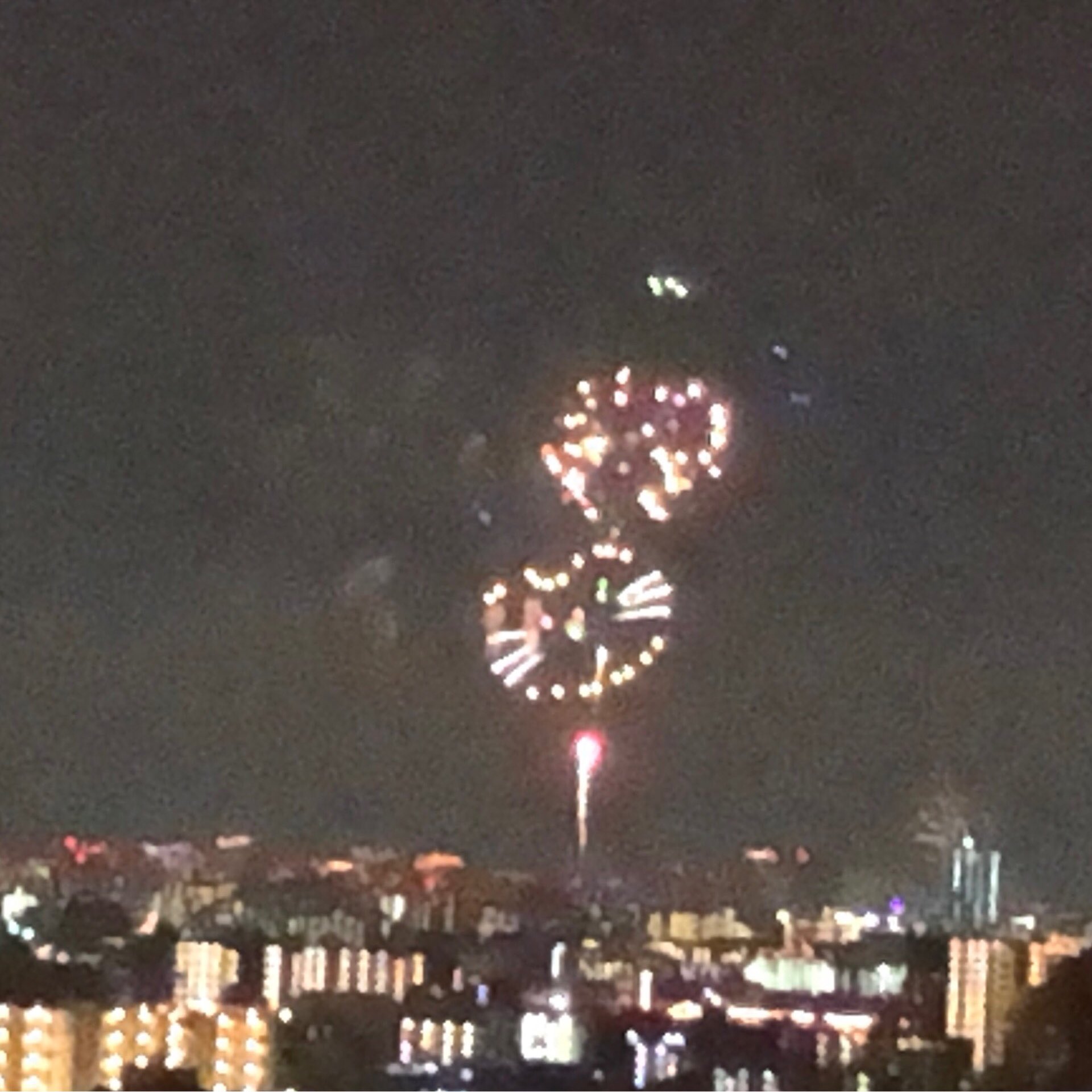 みわぶ おはようございます 昨夜の花火 キティちゃんも 打ち上がりました ﾜｶﾙｶﾅ 来年はオリンピック開催の前倒しで5月に行われるそうです 戸田橋花火大会 T Co Pmziapehvx Twitter