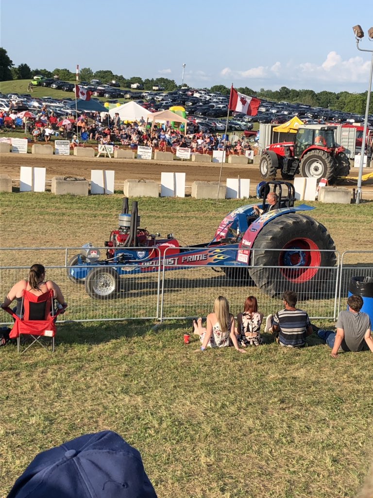 Paulvdb2016's tweet photo. John Rettie getting ready to pull at #Embrotractorpull https://t.co/Sm8kpYbb4Q