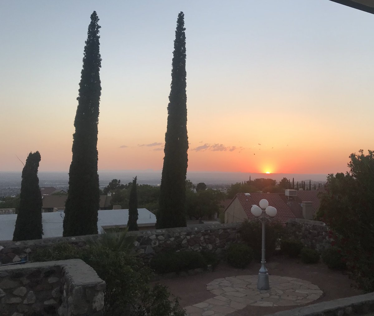 R_Benavides2's tweet photo. Our El Paso has amazing sunsets, however it's people are what make our city so beautiful. Our community will rise and our community will endure. We are united. Much love and prayers to those impacted. #weareelpaso #thisiselpaso #ELPASOUNITED #ElPasoStrong https://t.co/q5gvGh9zvC