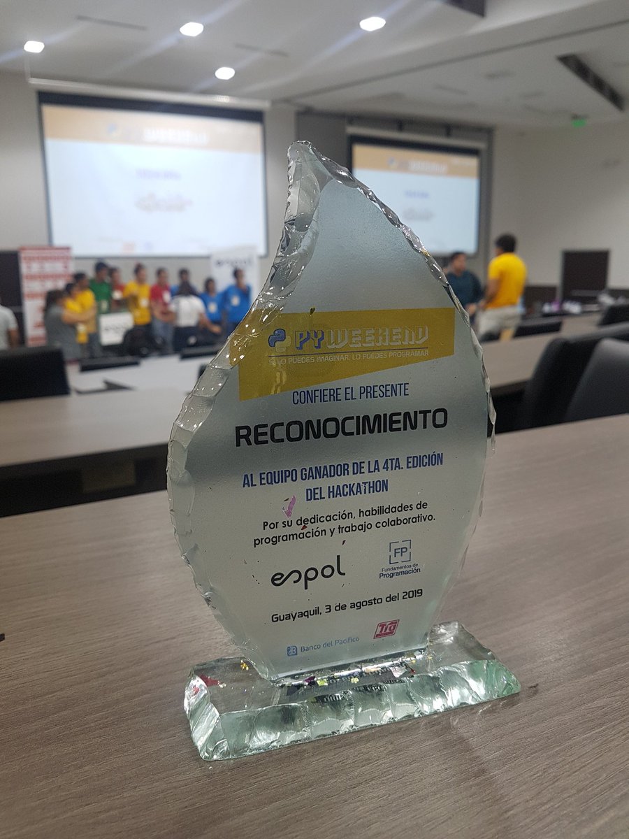 rodrigos_ec's tweet photo. Cuando tus estudiantes demuestran que pueden ir más allá de lo que aprenden en clases de Programación. Felicitaciones #smartBytes y #1024bis @pyweekend #yosoyespol #enespoltodosprograman 👩🏻‍💻👨‍💻 @espol_fiec @espol https://t.co/wYEerCMtNg