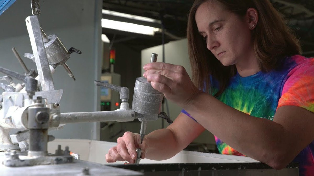 Genny had to experiment with different jobs to find her career as a #maker of #optics #careerpathways #tryitonforsize #tiedyedtshirt #workuniform #gettingtowork #amgrad #optimaxsi Deets: wxxi.org/grad/optician-…