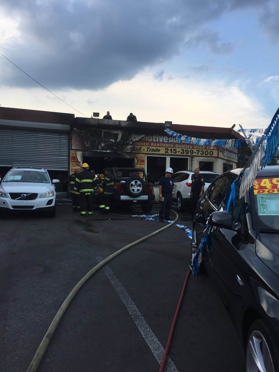 PHILASACHIEF's tweet photo. 2nd Alarmers at 100 W Erie Ave at this under control garage fire with autos.@PhillyFireDept https://t.co/wCFdLPVPa4