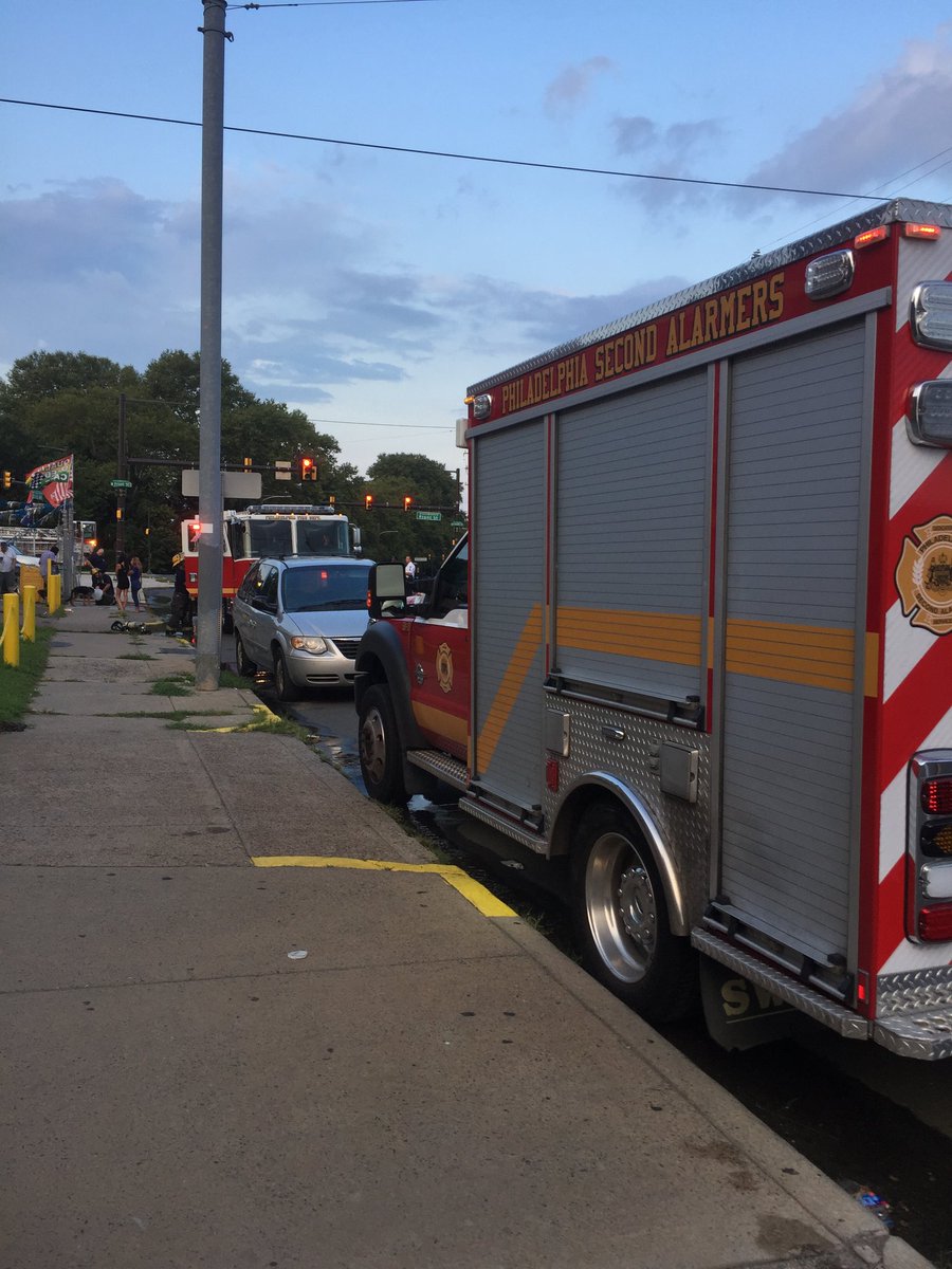 PHILASACHIEF's tweet photo. 2nd Alarmers at 100 W Erie Ave at this under control garage fire with autos.@PhillyFireDept https://t.co/wCFdLPVPa4