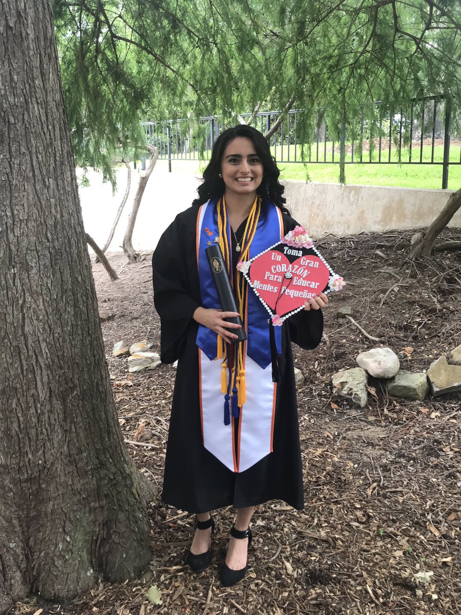 Ms_J_Gonzalez's tweet photo. I finally walked the stage! Officially a Bearkat alumni 👩🏻‍🎓 #classof2019 #nextstopmasters https://t.co/hrAcE47qus