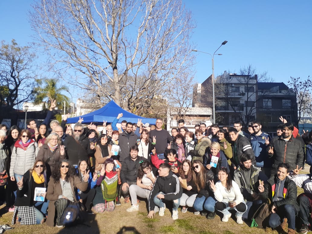 uxlaciudadc11's tweet photo. En VillaDevoto esta tarde junto a @javieroandrade, @Gaston_C11, @PuglieseVico y Pablo Saieg en la Feria de Las Plazas, charlando con lxs feriantes.
#LoQueQueremosTodos: un país c/ una economía humanizada, que ayude a lxs pequeñxs y medianxs productorxs
@TodosCaba
@MatiasLammens https://t.co/hT2SK0g3mR