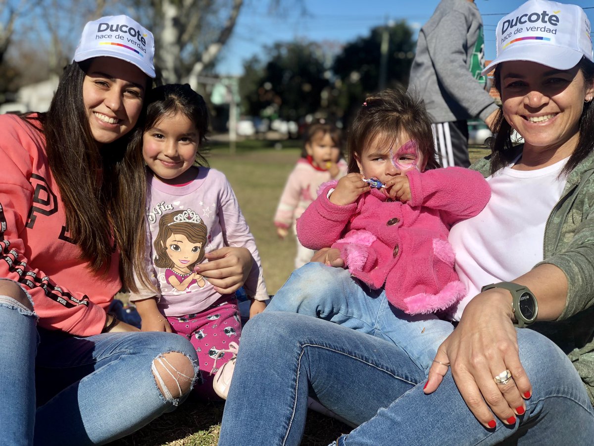 agus_iacca's tweet photo. Hoy festejamos el día del niño a pura diversión junto a los más peques de San Alejo 🍭🍬 

También acercamos la propuesta de #JuntosPorElCambio a los vecinos 💪🏽 

@NicoDucote 
@CinZakhem https://t.co/CRUxP1CxKJ