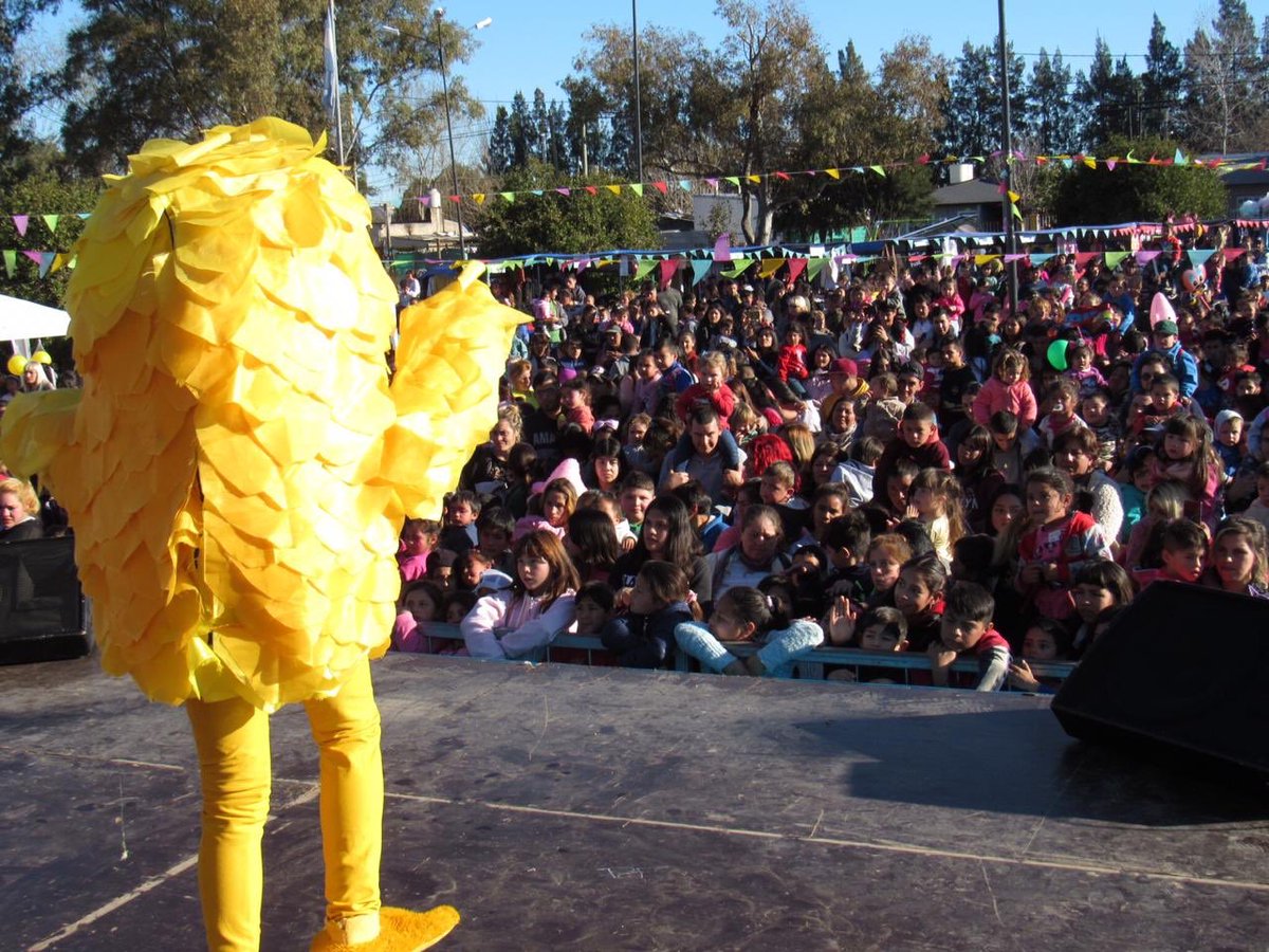 agus_iacca's tweet photo. Hoy festejamos el día del niño a pura diversión junto a los más peques de San Alejo 🍭🍬 

También acercamos la propuesta de #JuntosPorElCambio a los vecinos 💪🏽 

@NicoDucote 
@CinZakhem https://t.co/CRUxP1CxKJ