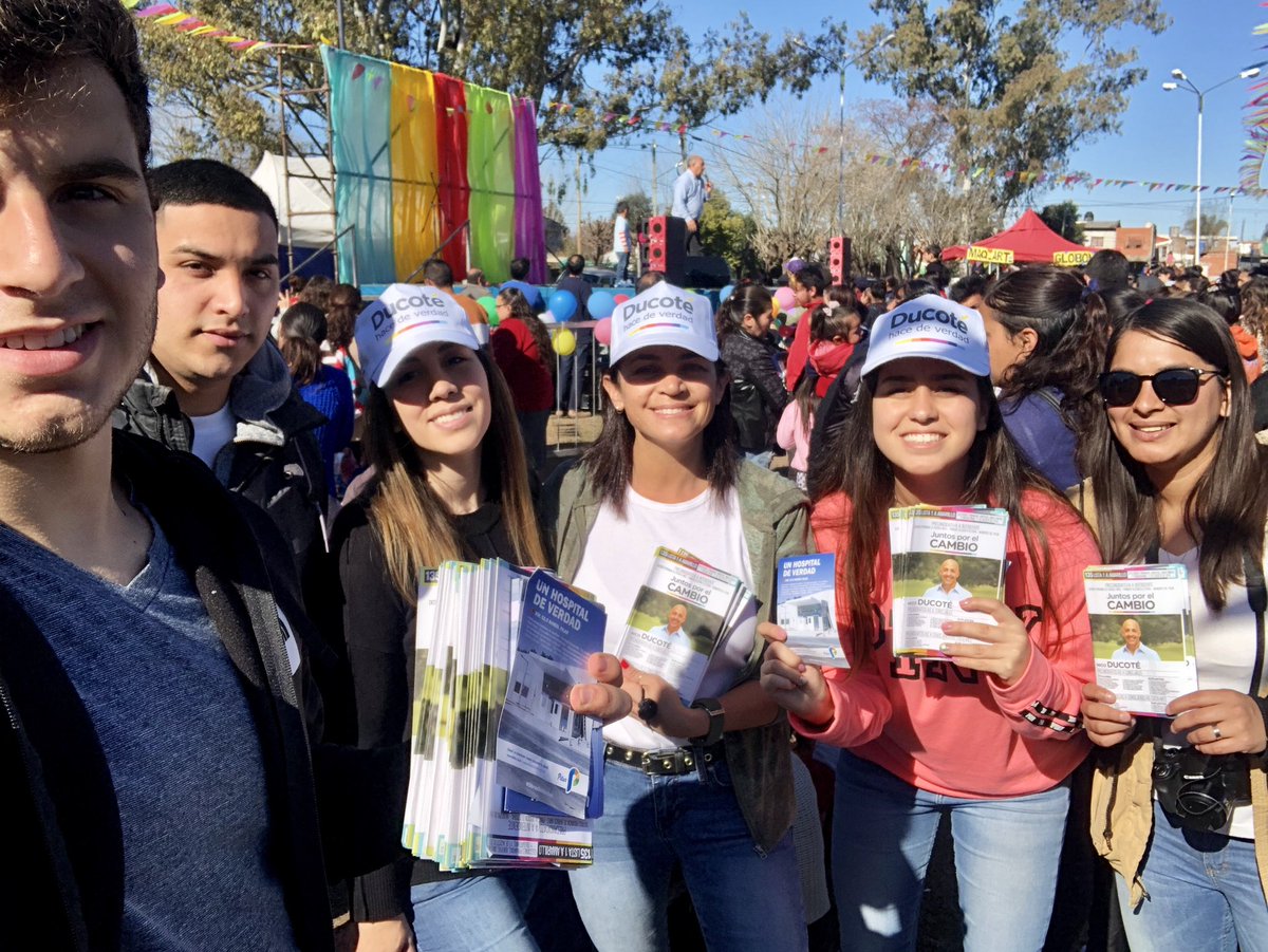 agus_iacca's tweet photo. Hoy festejamos el día del niño a pura diversión junto a los más peques de San Alejo 🍭🍬 

También acercamos la propuesta de #JuntosPorElCambio a los vecinos 💪🏽 

@NicoDucote 
@CinZakhem https://t.co/CRUxP1CxKJ