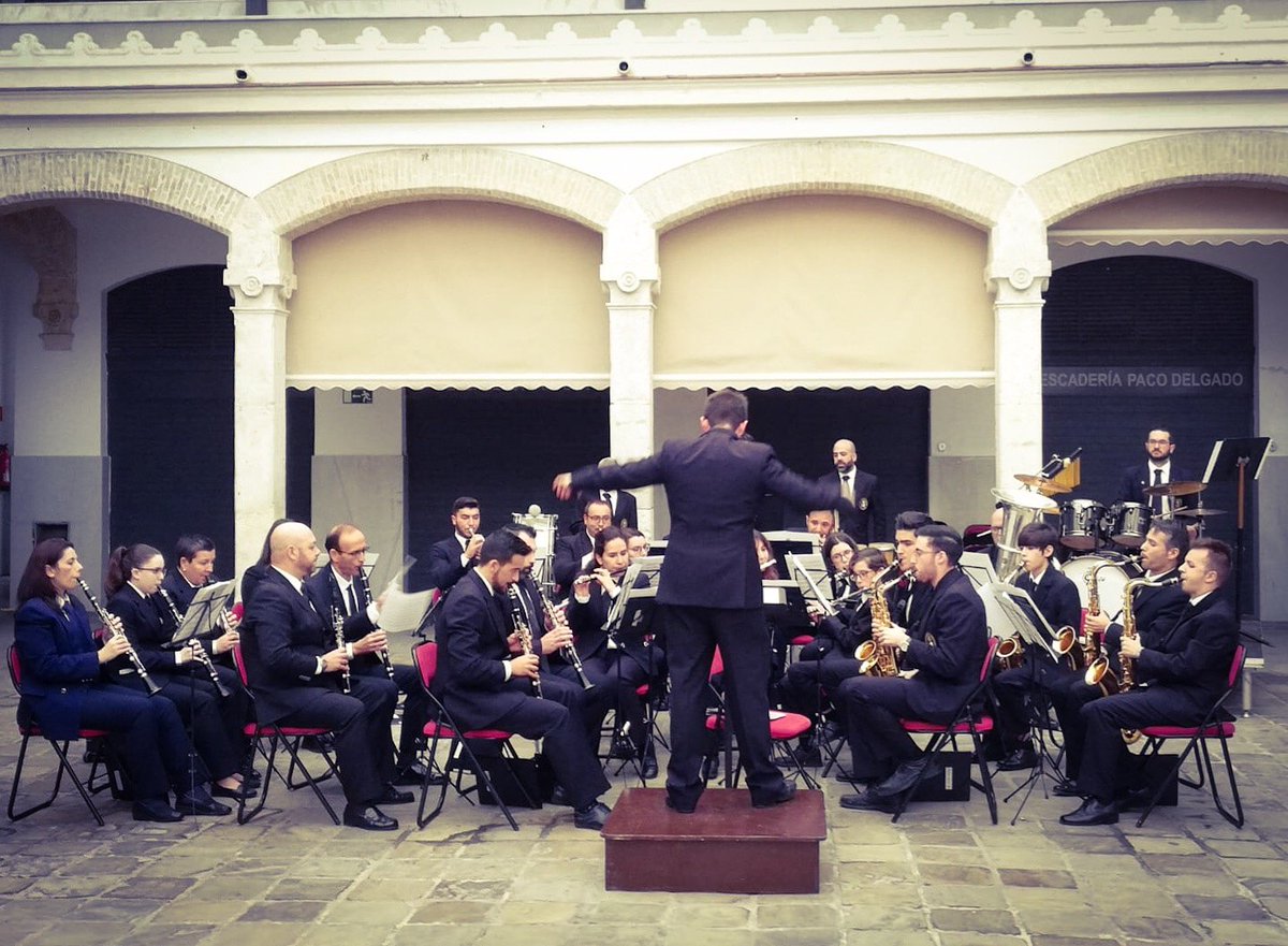 UnionMusicAsido's tweet photo. Noche del Pasodoble en Medina sidonia.
 Esta noche tendremos nuestra aportación cultural a las Noches Blancas de Medina Sidonia, ofreciendo un concierto con un programa de pasodobles. El concierto dará comienzo a las 22.30 en la Plaza de España. #MedinaSidonia https://t.co/VnW7IMPNXl