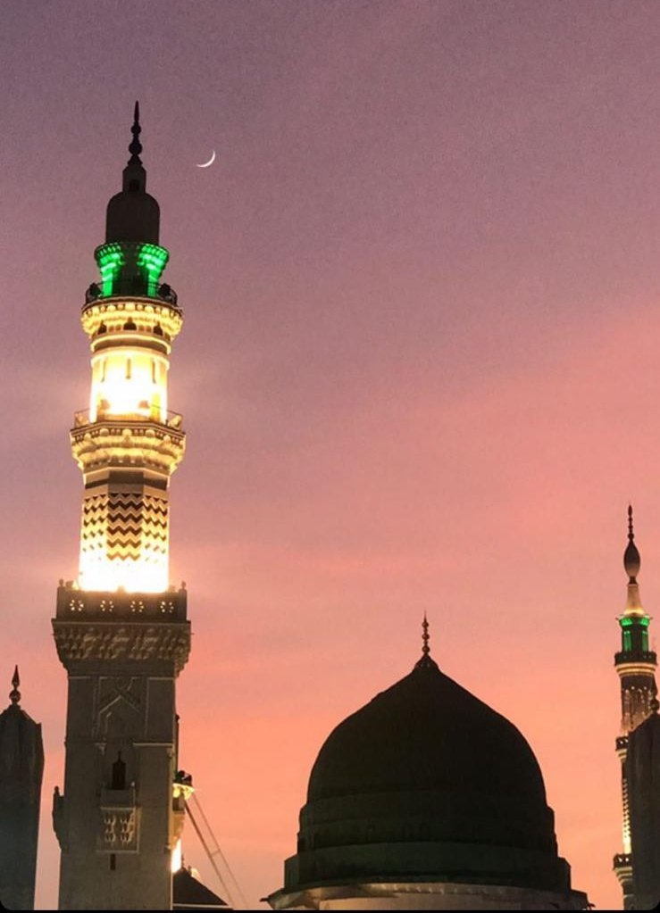 Usman_alQadri's tweet photo. Masjid Nabwi di har Cheez bari Sohni, par jera Rozeh nal laggeya ey, Minaar bara Sohna 💚 https://t.co/CoN3MvczLP