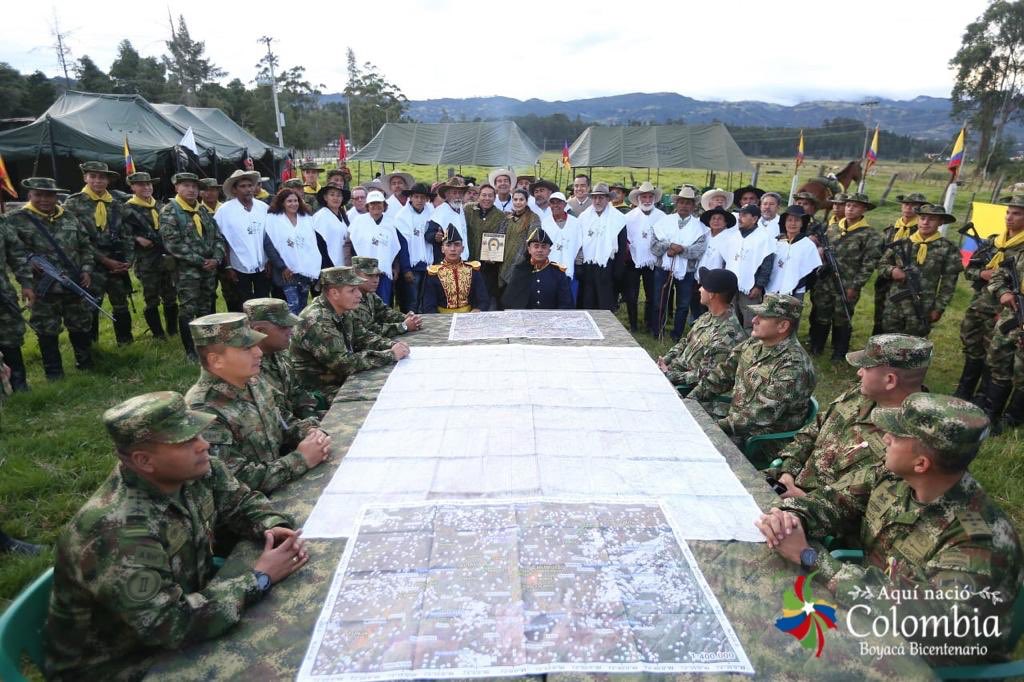 Tras conmemorar la victoria en el emblemático Pantano de Vargas, recibimos con inmensa gratitud a caminantes de la #RutaLibertadora que vienen de nuestros hermanos Dptos. de Arauca  y Casanare. 

¡Bienvenidos a la Casona El Salitre, su casa! ¡Gratitud siempre de esta tierra!