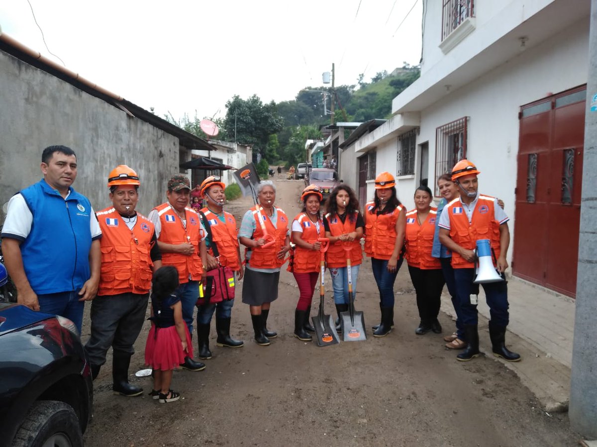 MuniVillaNueva's tweet photo. En el marco del proyecto DIPECHO XI, entregan equipamiento a la COLRED ECORED de la comunidad Marianita zona 6 de #VillaNueva como parte del Fortalecimiento de capacidades locales ejecutado por Alianza ESFRA ISMUGUA OXFAM, Unión Europea. @MuniVillaNueva @ConredGuatemala #SeConred https://t.co/ibWUDzCPni