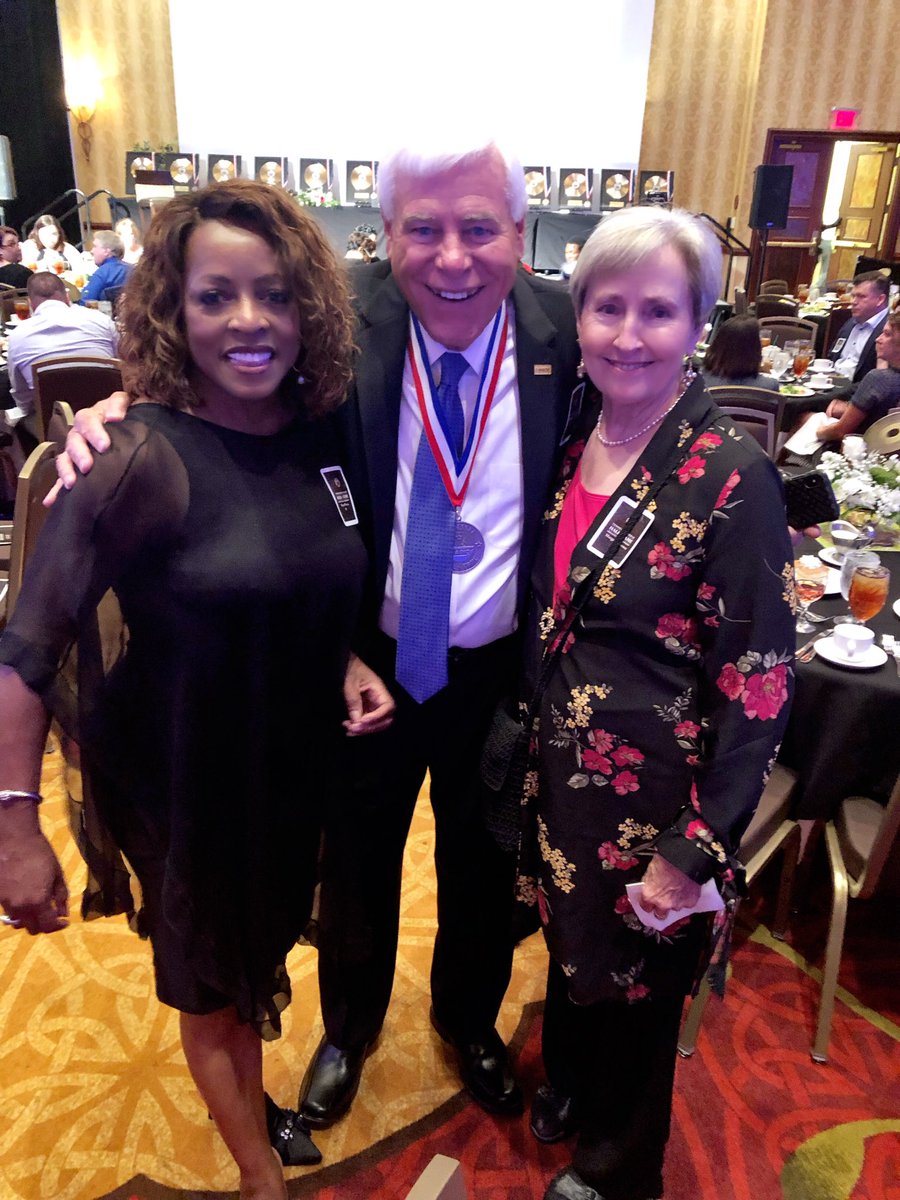 Mearlonfox13's tweet photo. TN Radio Hall of Fame inductee @Radiosistah #Memphis This is happening Now #murfreesboro @FOX13Memphis https://t.co/IZgLOXZl4d
