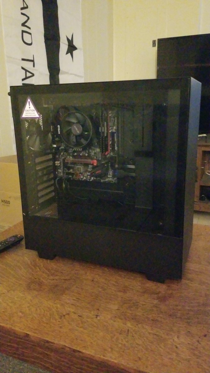 TheRuggbeast's tweet photo. First PC build is 80% finished! Just waiting on my GPU and power supply https://t.co/tjq8oCJUzd