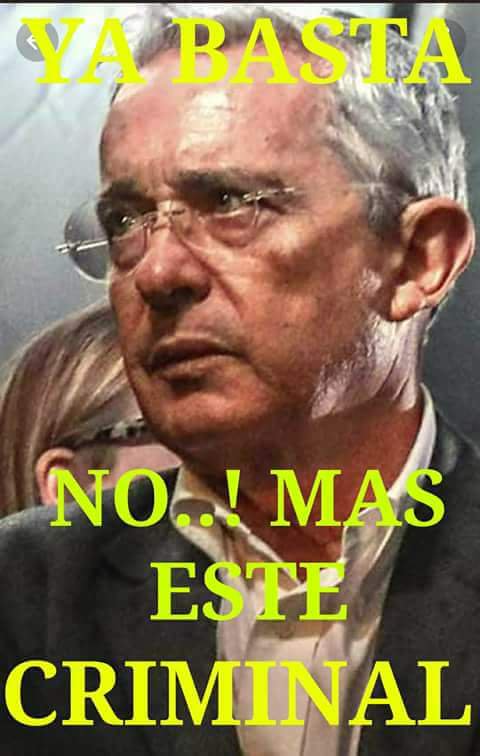 byronaedo's tweet photo. HOY en El paso (Texas) un supre-
macista blanco (trumpista) asesinó a 21 personas e hirió a 30 más. Pan de cada día en EU. Y acá el guerrerista y exterminador uribismo pidiendo liberar porte de armas. Sí restringidas causan muertes a diario, imaginan la orgía con su porte libre ? https://t.co/x1BPkrMI4J