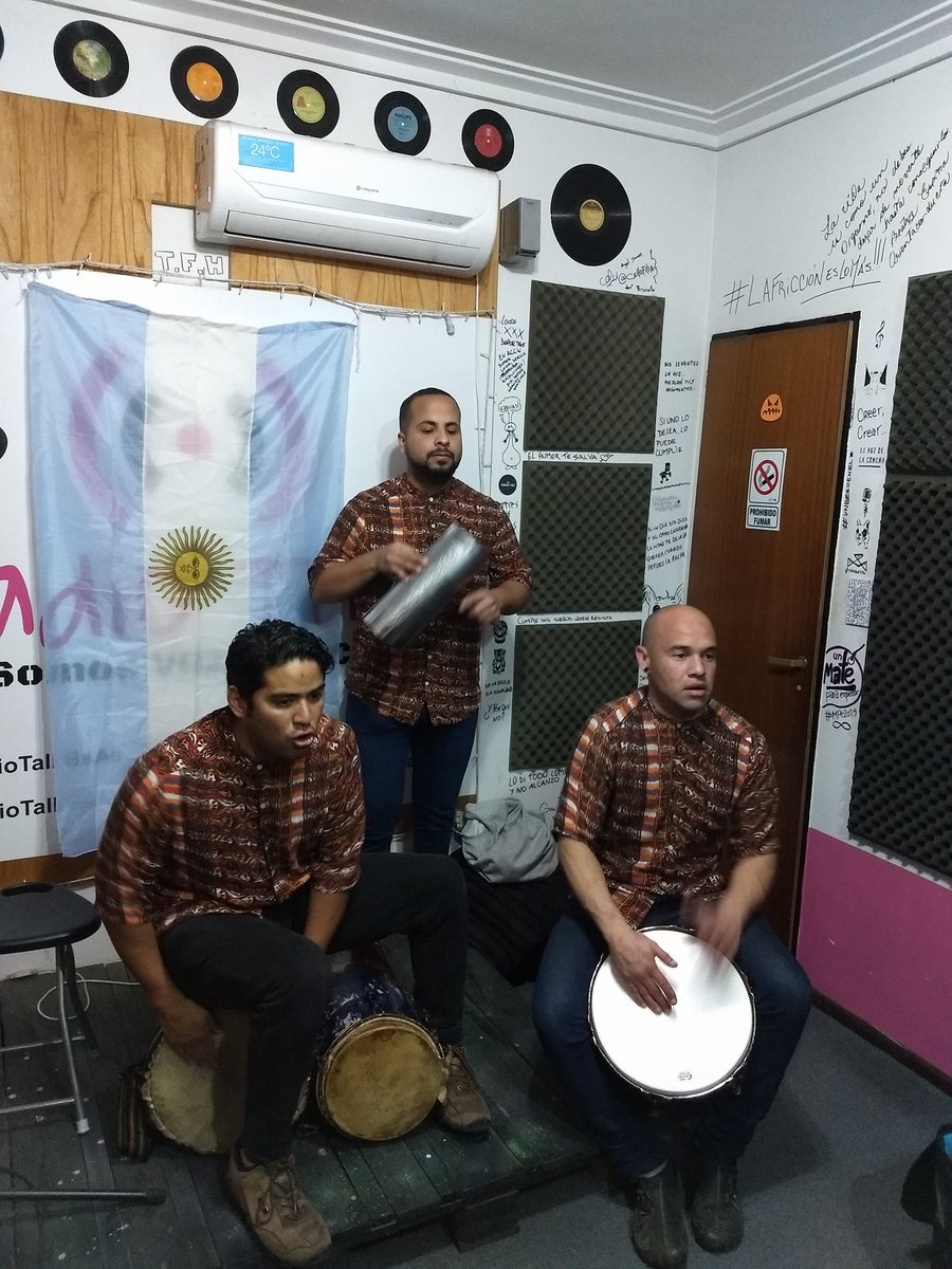 Accesoradiook's tweet photo. ▶️ #Afrorumba con sus tambores, alegría y la reivindicación de la cultura afrovenezolana.
▶️ Los creadores de la plataforma online #Haceunavaquita creada para que varias personas aporten dinero para un fin común. 
Invitados de otro #BuenSabado de radio 🇦🇷🇻🇪📻 https://t.co/nYxrNFP1j1