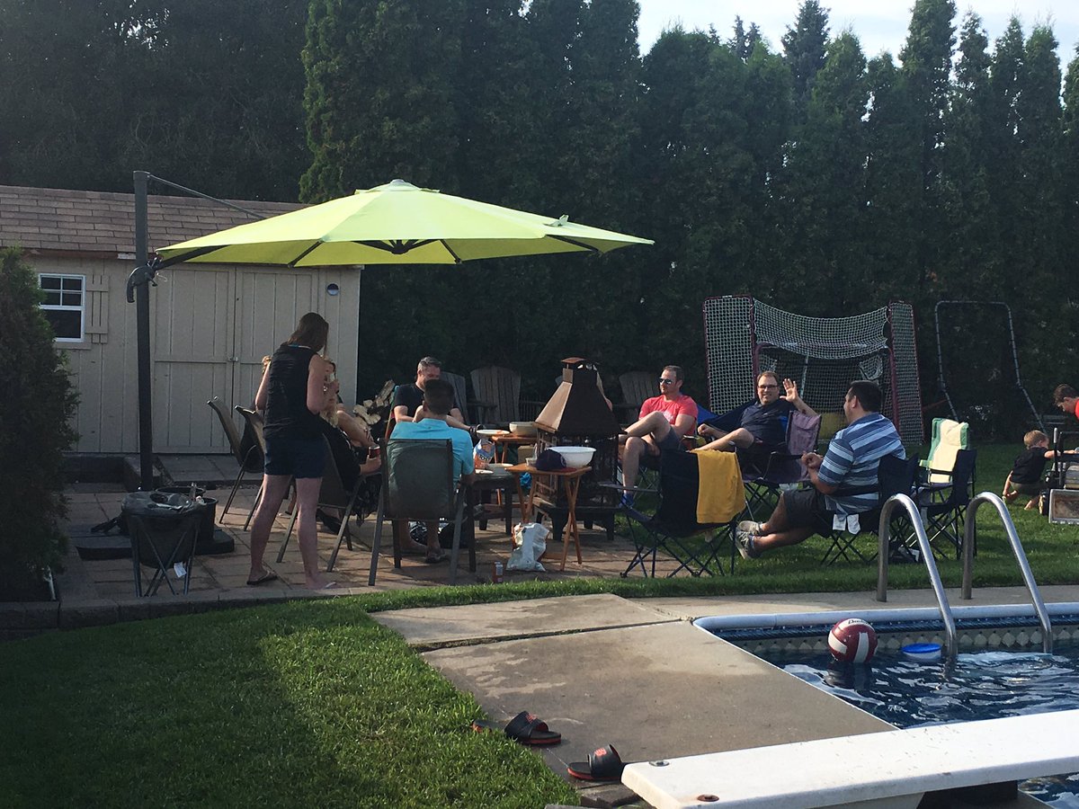 BrickCam's tweet image. Just a normal Saturday night! #GoEsksGo @EskEmpirePod