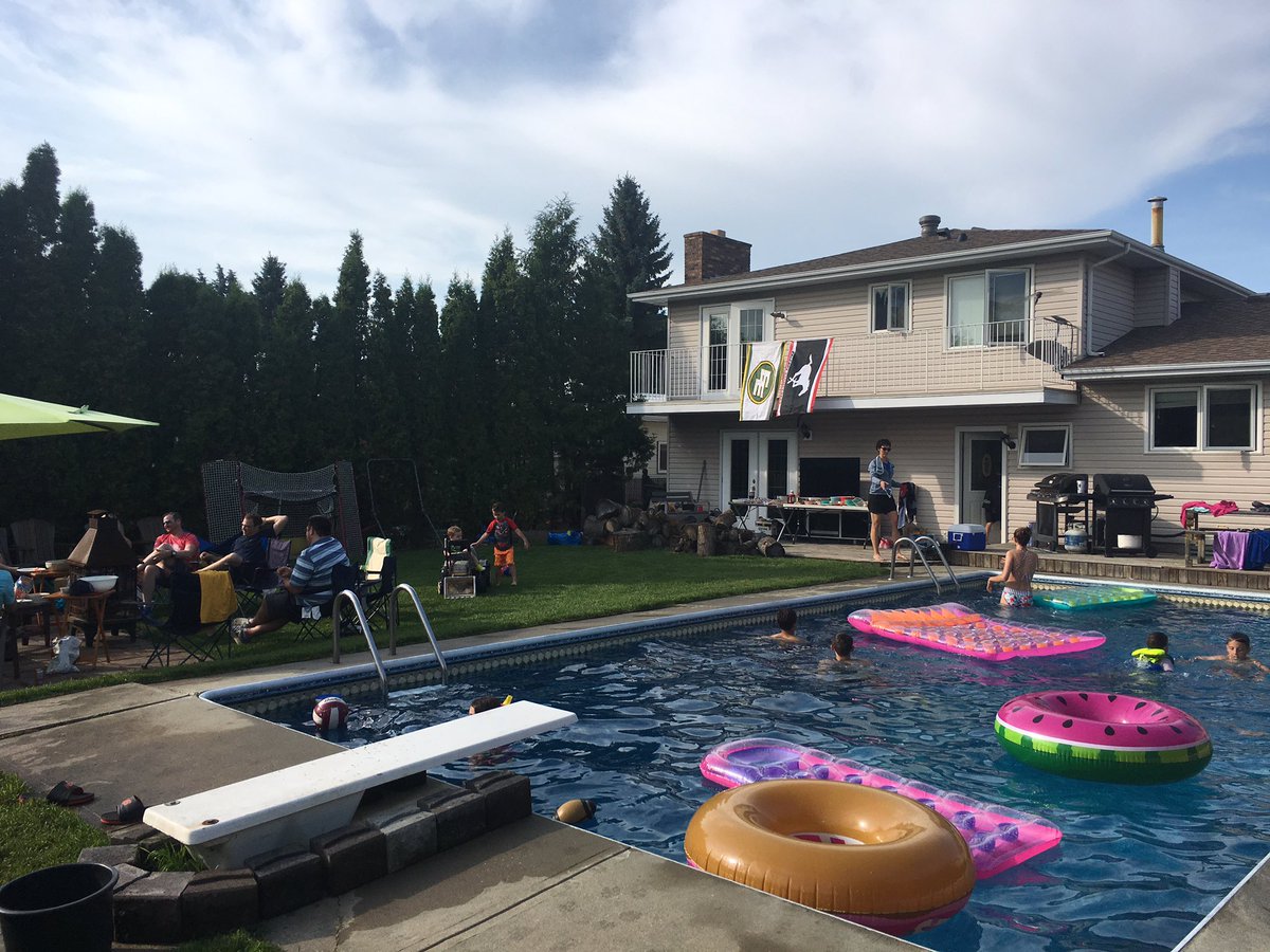 BrickCam's tweet image. Just a normal Saturday night! #GoEsksGo @EskEmpirePod