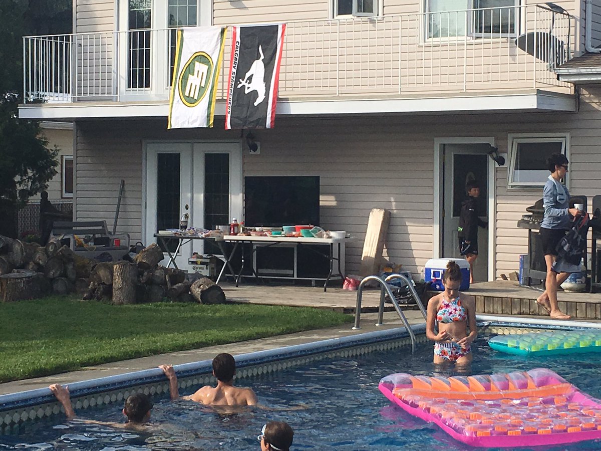 BrickCam's tweet image. Just a normal Saturday night! #GoEsksGo @EskEmpirePod