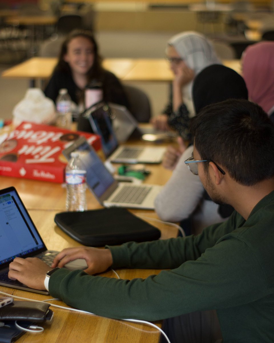 UdmMsa's tweet photo. The MSA board members working hard on the upcoming year's MSA events! 🙌🏼 We have great things planned out for everyone. It's going to be a year full of hasanat and beneficial work nshAllah 🙏🏼🔥 https://t.co/SFIv3264Xm