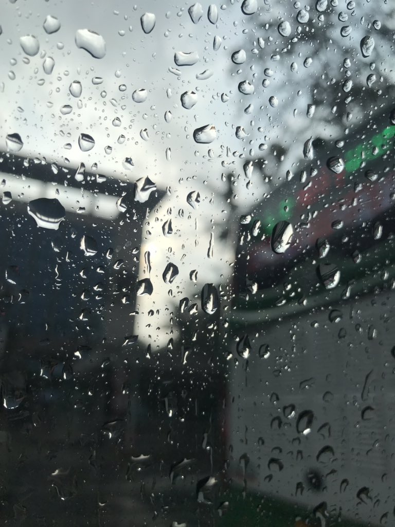 simonwotan's tweet photo. rain day https://t.co/KLT4HFjnU3