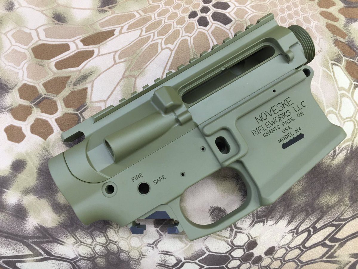 SuzutomoCoLtd's tweet photo. Noveske N4 PTW

#cerakote #セラコート #鈴友
#ガンテーラリング #Suzutomo #GunTailoring #airsoft #ptw https://t.co/nYwTiyFxr5