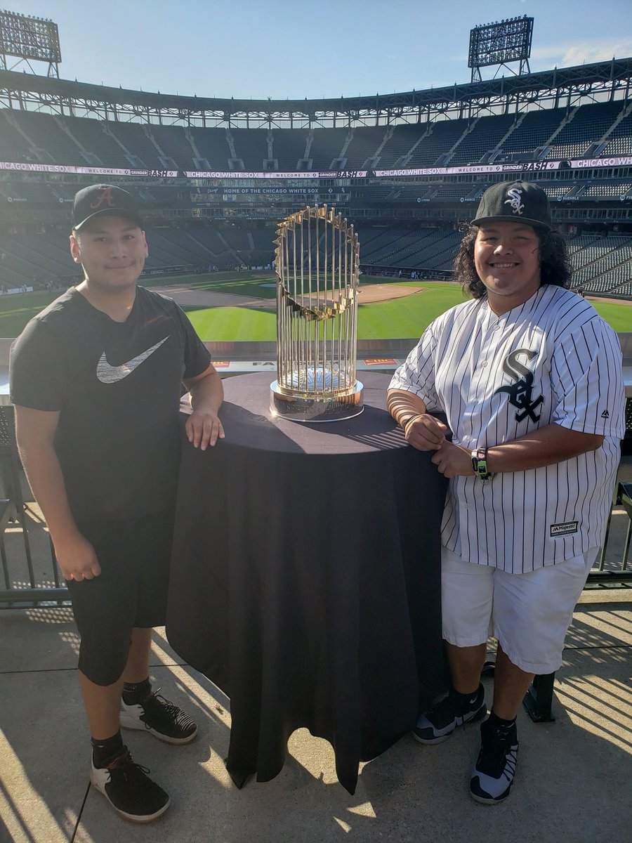 SoxSanchez78's tweet photo. Thank you @whitesox for hosting an awesome event! I am a proud season ticket holder for our White Sox! #SoxGrinderBash #WhiteSox https://t.co/lF094wfNr8