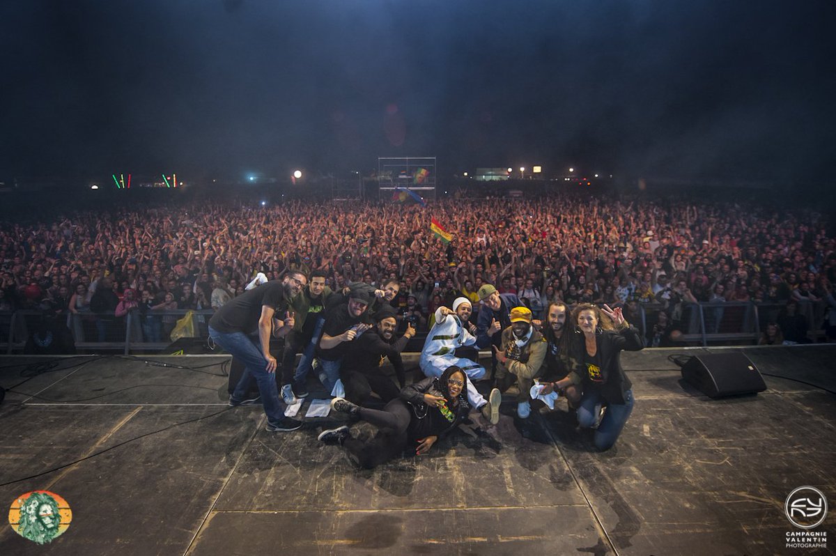 SunSkaFestival's tweet photo. Mais quel final !!! @tairomusic clôture magnifiquement avec @balikofficiel @TIWONYOFFICIAL et @yanissodua. MERCI
#OnlyGoodVibrations #OnnaQuUneSeuleVie #Marley #Dread #RougeJauneVert #SunSka #SunSka2019 #MonSunSka
@VCampagniePhoto https://t.co/u0jeUkgYCN