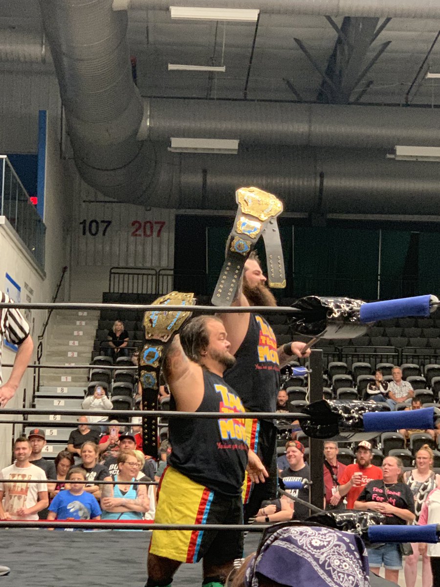 OGWARadio's tweet photo. Really fun tag match between #FamousTrash and #TagTeamMove @wwehornswoggle #ChickenDance #RockOfLove
#RockAndRumble @ACW_Wisconsin #OGWA https://t.co/73I1Wtzw8a