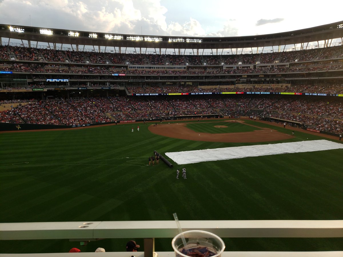 JROSSJUNIOR's tweet photo. .@twins #MHTwins #strongerthanja Ready for a great game! Thank you Twins for hosting the Arthritis Foundation and giving a night of fun to children and families who suffer from arthritis. https://t.co/sUqIDHXfO1