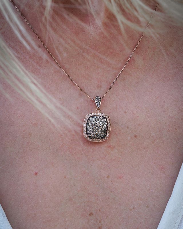 18k Rose Gold Necklace 🌹 .
.
.
#greenleafdiamonds 
#maui 
#hawaii 
#lahaina 
#wailea
#rosegold 
#jewelry 
#fashion 
#luxury