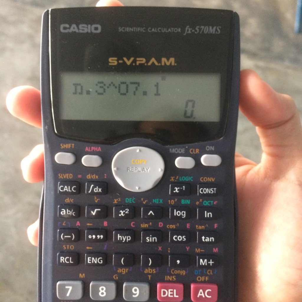 syhrdzy's tweet photo. terbalik kan phone kejap boleh ? https://t.co/xIclQ4b4cK