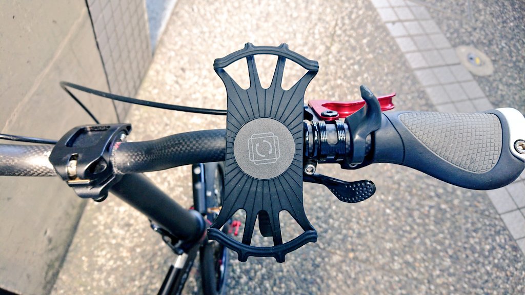 oribikeuser's tweet photo. 今日は久しぶりのプレスト。
スマホ台座をアルミからシリコンへ変更。ネジが緩まなくていい。
#DAHON #prestosl #ミニベロ
#industrynine #bailout #sram
#sramforce1 https://t.co/wDwnIDGZua