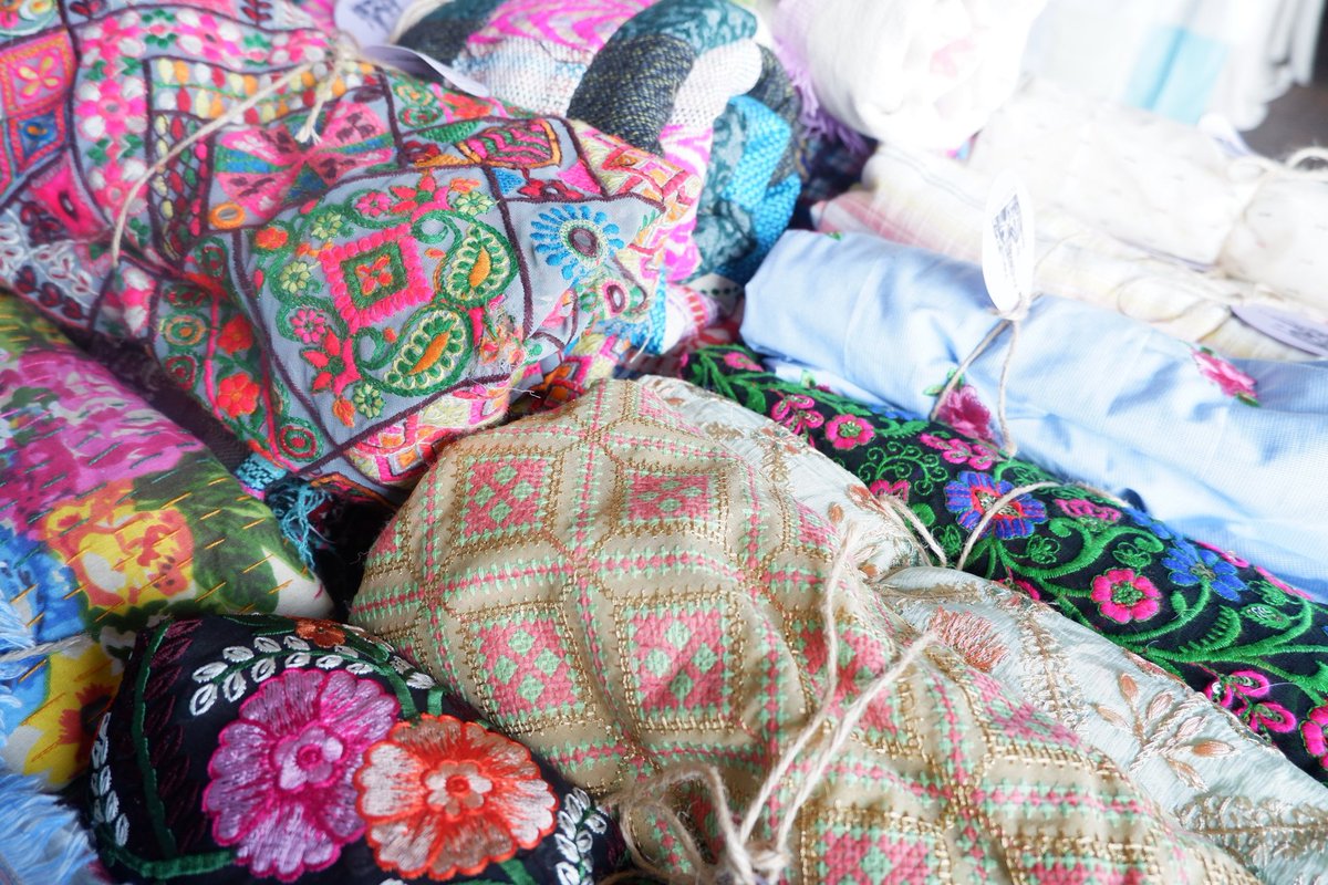 textilefabric's tweet photo. 【「布博 in 横浜」2日目オープン！】澄み渡った青空のもと、布博がスタートしました。10:00〜18:30での開催です。大さん橋には大迫力の豪華客船・ダイヤモンド・プリンセスも停泊しています。海に囲まれたダイナミックなこのロケーションも併せてお楽しみく��さい。
https://t.co/mVTlgw8nGt https://t.co/0pcxHgHX9H